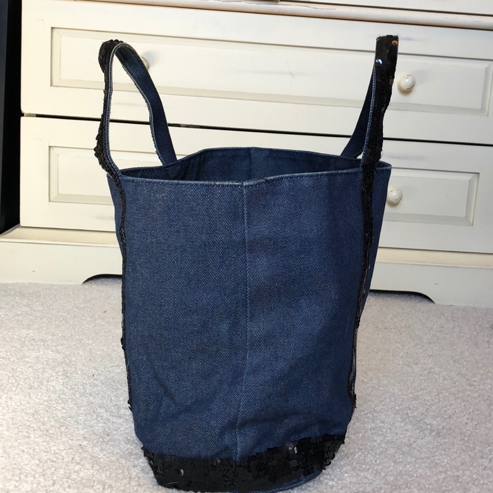Mossimo tote - Picture 2 of 5